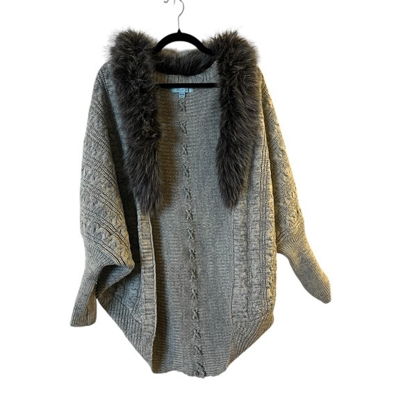 She + Sky Sweaters - SHE & SKY Oatmeal Cable Knit Dolman Sleeve Open Sweater w/ Faux Fur Trim, OS